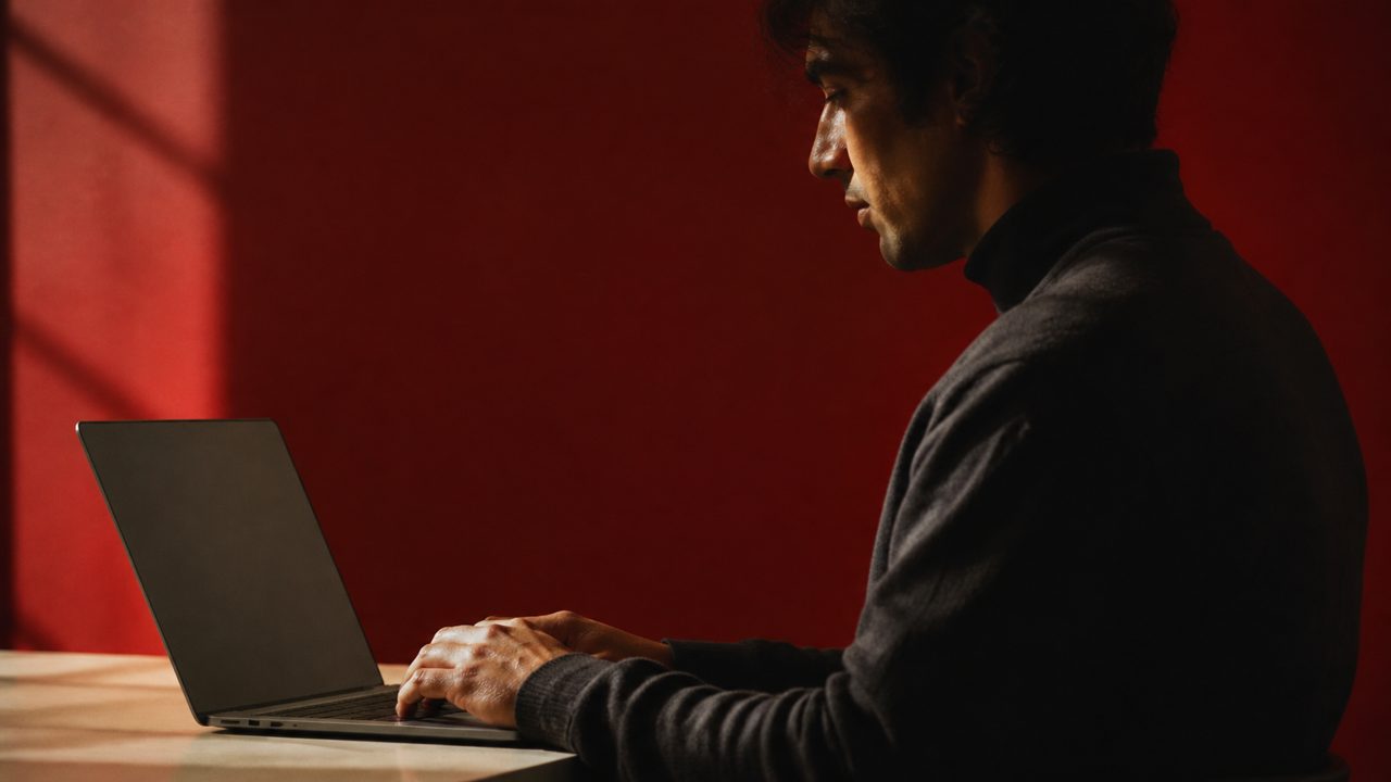 القرصنة بالقبعة الرمادية (Gray Hat Hacking)، أصحاب الأخلاق الملتبسة…